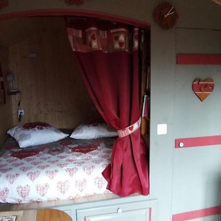 Roulotte Romantique Chauffee En Cevennes Monteils  Bagian luar foto