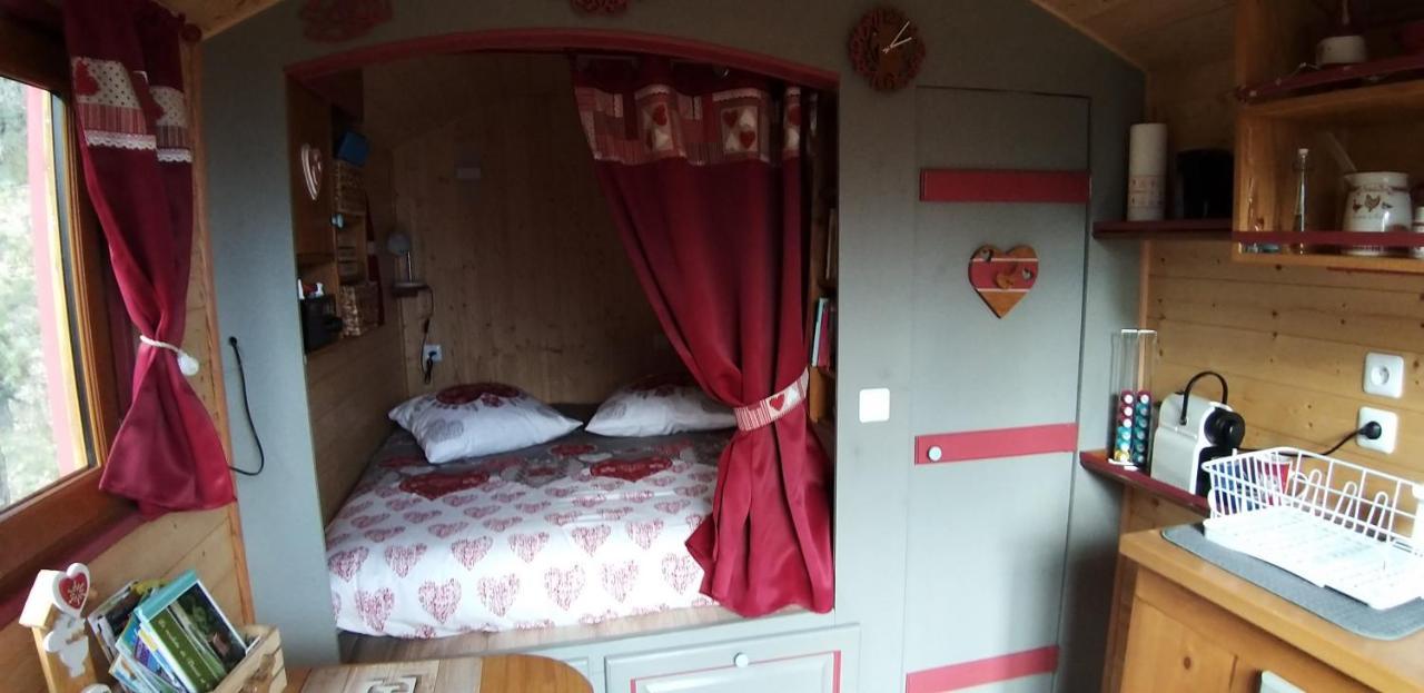 Roulotte Romantique Chauffee En Cevennes Monteils  Bagian luar foto